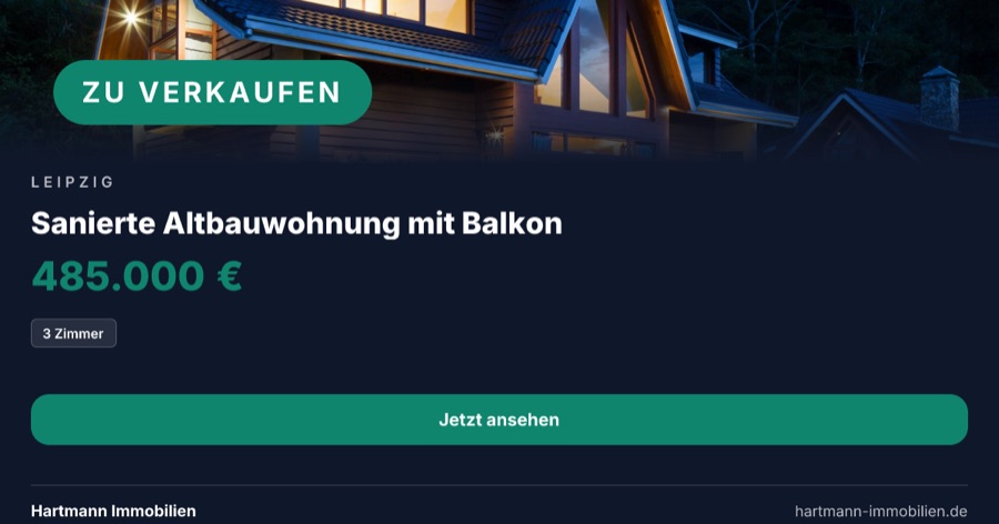 Ein Facebook-Banner im Querformat: oben ein schmaler Streifen mit dem Foto einer Wohnung, darunter eine dunkle Textfläche mit Titel, Preis, einer Angabe und einem Handlungsknopf.
