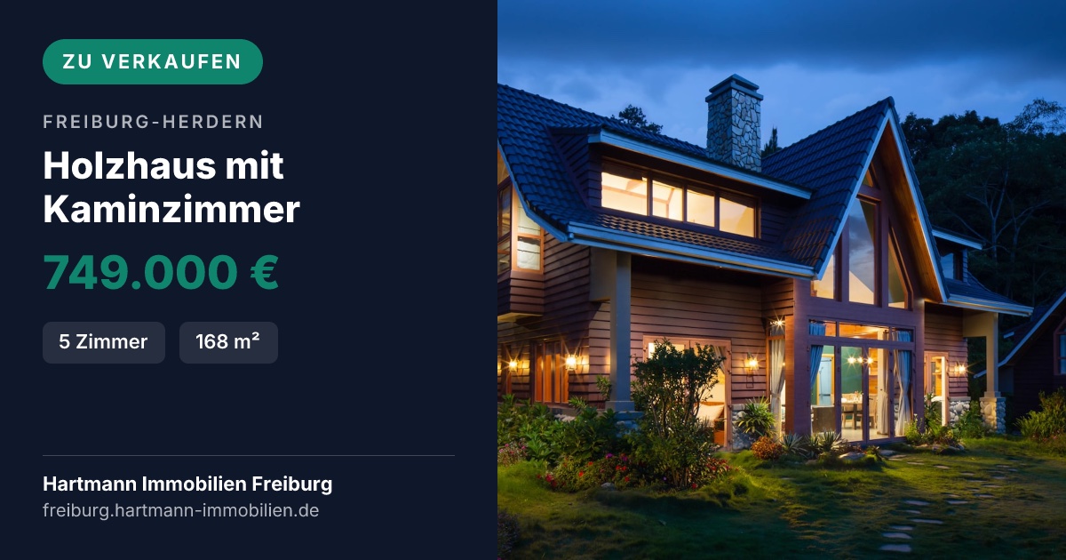 Die Link-Vorschau in 1200 mal 630 Pixeln für das Holzhaus: links auf dunkler Fläche das Badge ZU VERKAUFEN, Ort, Titel, der Preis 749.000 € in Grün, die Fakten 5 Zimmer und 168 m² und die Fußzeile des Büros Freiburg; rechts das Foto des Hauses am Abend.